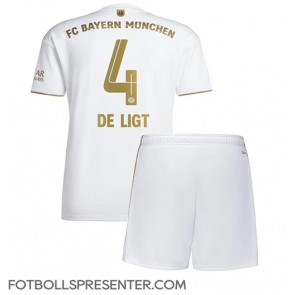 Bayern Munich Matthijs de Ligt #4 Bortatröja Barn 2022-23 Kortärmad (+ korta byxor)